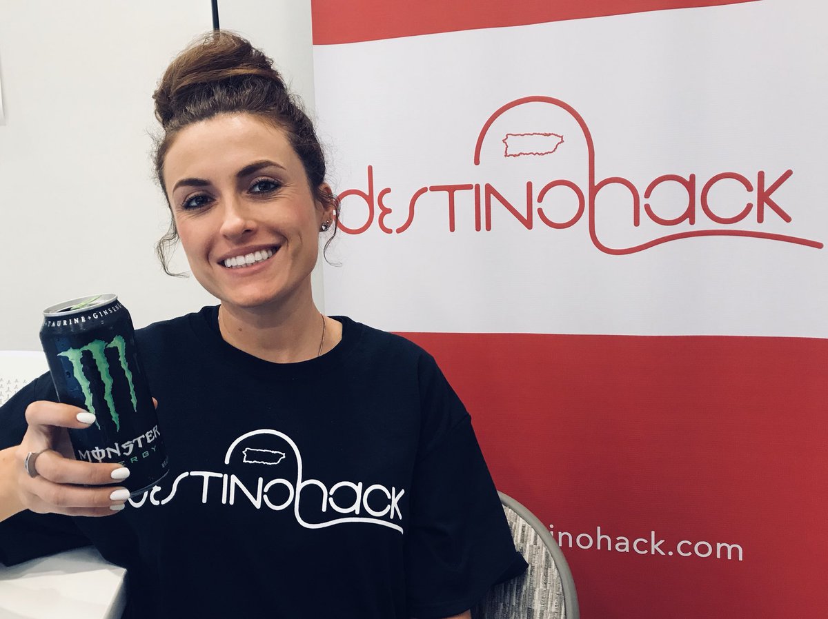 iamgabyaziz's tweet image. Final countdown at #DestinoHack 👩‍💻👨‍💻 #hackathon #entrepreneurlife #traveltech