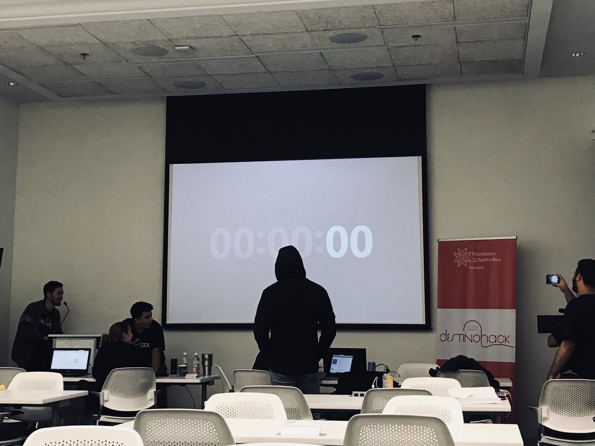 iamgabyaziz's tweet image. Final countdown at #DestinoHack 👩‍💻👨‍💻 #hackathon #entrepreneurlife #traveltech