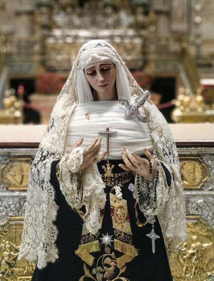 Esta foto es histórica. La ha sacado <a href="/elllamadorcsr/">elllamadorcsr</a> Se desconoce el autor de la fotografía y el propósito de la ejecución de la misma. En cualquier caso, la Madre de Jesús debió ser algo muy parecido a lo que aquí vemos. La Virgen de la Victoria en la Capilla Real.