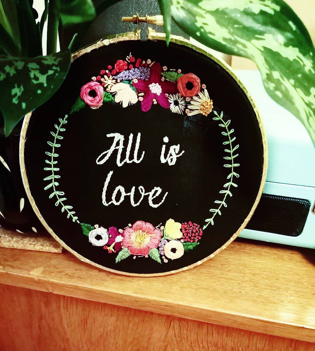 pixelsandpurls's tweet photo. Finished my @idlesband embroidery ✂️🌸🌿#idles #idlesaf #allislove #embroidery #joyasanactofresistance #jaaaor #handembroidery #makerspace https://t.co/87BoiFZJ1E