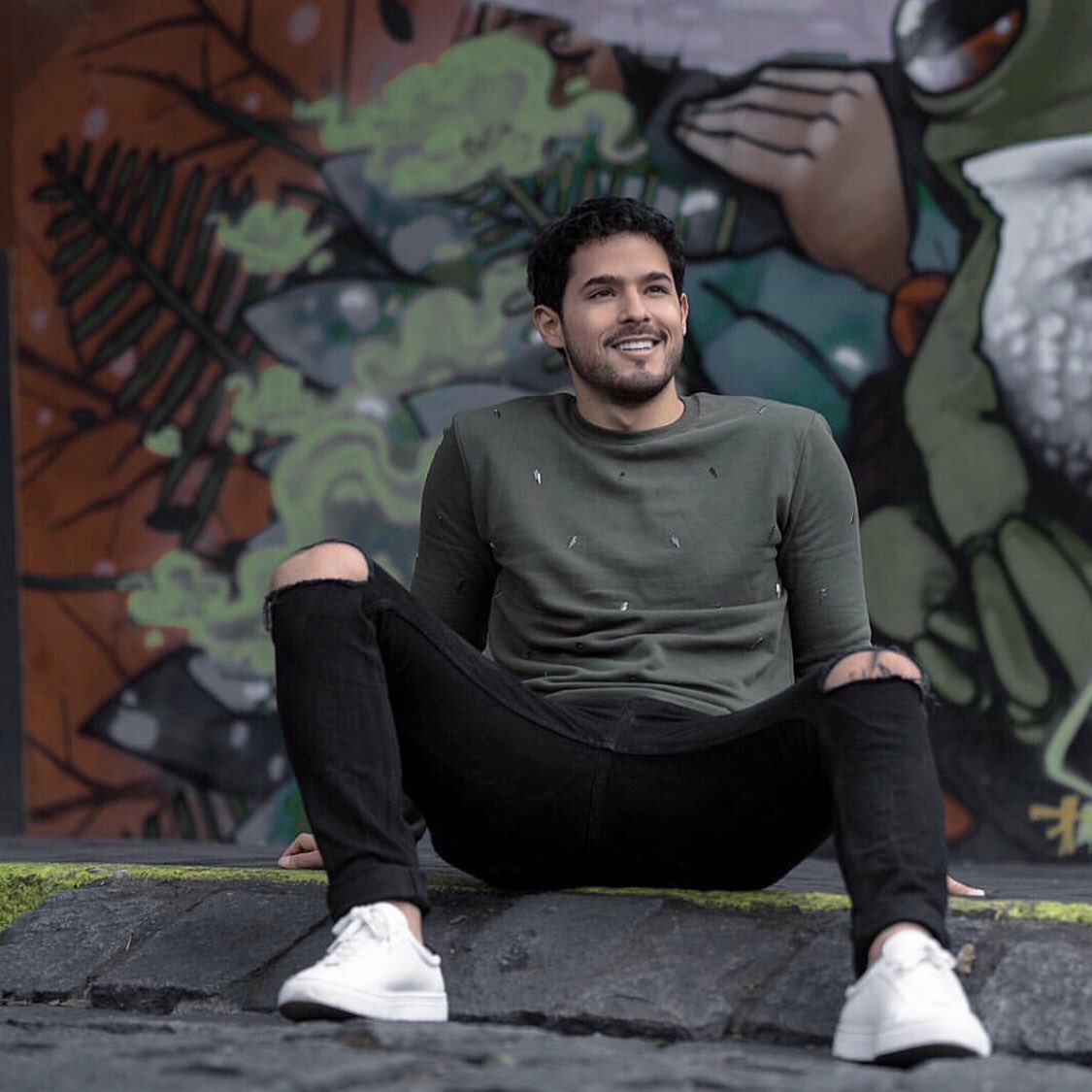AndresVilchezz's tweet photo. Cada días más humano, menos perfecto y más feliz 🐸 ¿Que tal su domingo? ¡Leo sus comentarios! 📝 https://t.co/T1zqgiOuVV