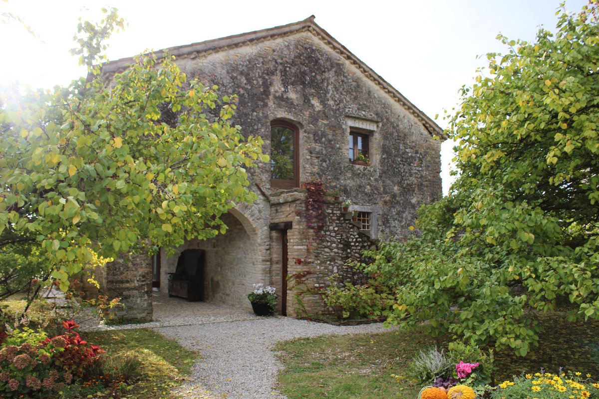 Momenti di #castelliaperti edizione autunnale. Ecco le immagini della Centa di Joannis mentre la padrona di casa illustra ai visitatori della domenica pomeriggio i ritrovamenti archeologici
<a href="/igersfvg/">Instagramers FVG</a> @FVGlive #Friuli #Aiello