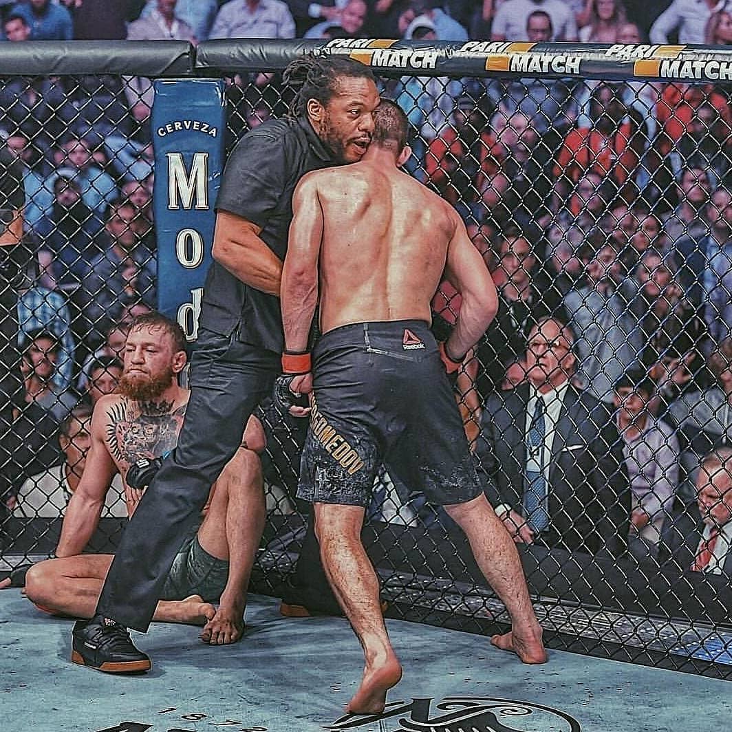 Haslaythora's tweet photo. @TheNotoriousMMA Look at Cornor face 😅😂👈🐈 https://t.co/75EhAie8ts