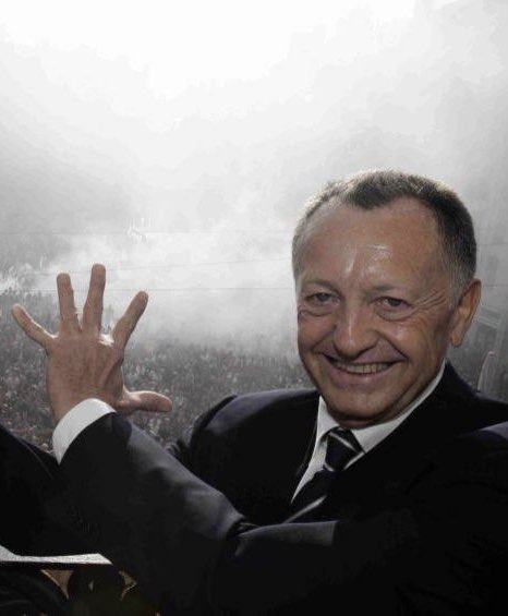 remi_rgm's tweet photo. Combien vous en avez pris ce soir @JM_Aulas ?? #ICICESTPARIS #balancetonmug https://t.co/WVdQtjb9D0