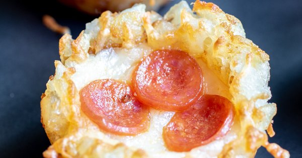 ProperMags's tweet photo. Pizza Tots - Home. Made. Interest. https://t.co/yUDdagTEnD https://t.co/Thon48NjBL