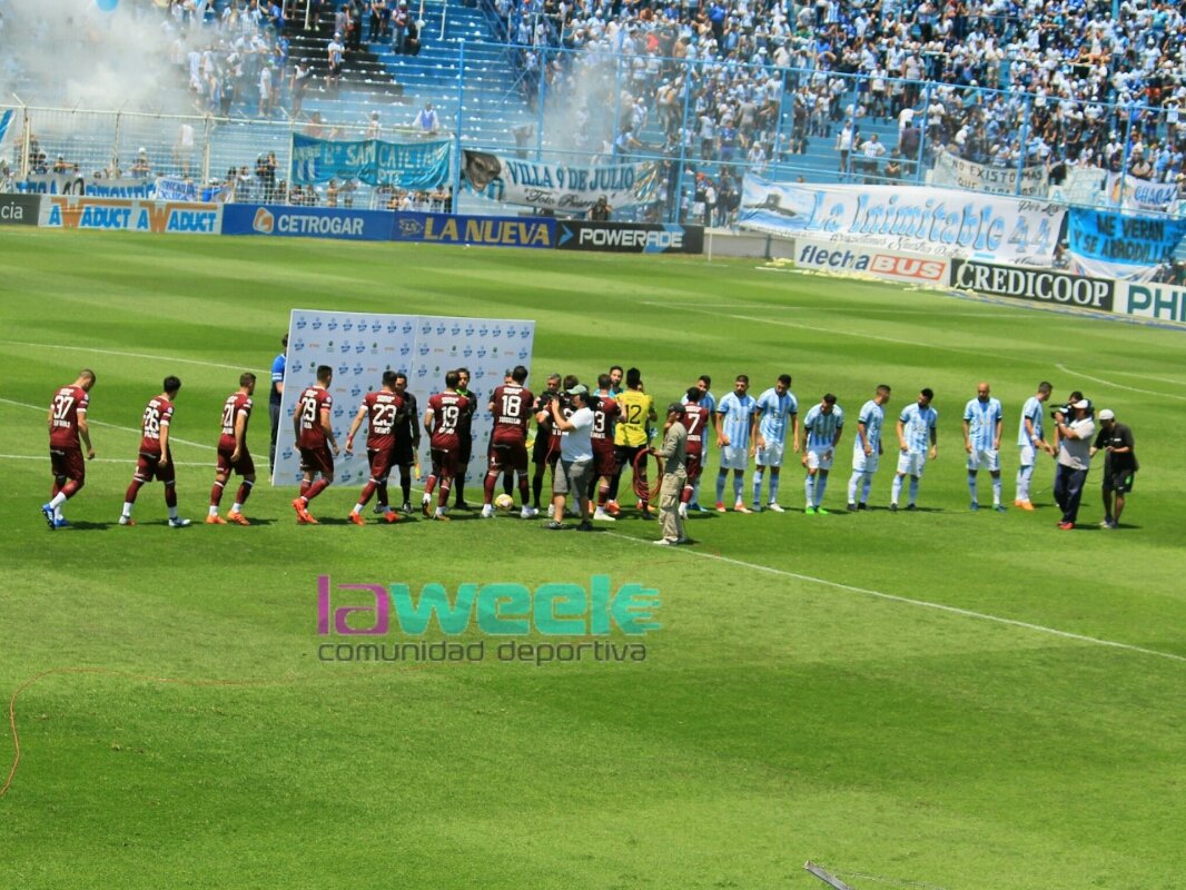 LaWeekOficial's tweet photo. [#FÚTBOL] #SuperligaxLaWeek Imágenes del 0 a 0 entre #AtléticoTucumán y #Lanús, esta tarde en el #Monumental 

El álbum completo https://t.co/ISNRIBfPey

📷 Nino Castro para #LaWeek https://t.co/LJsFqN3vz6