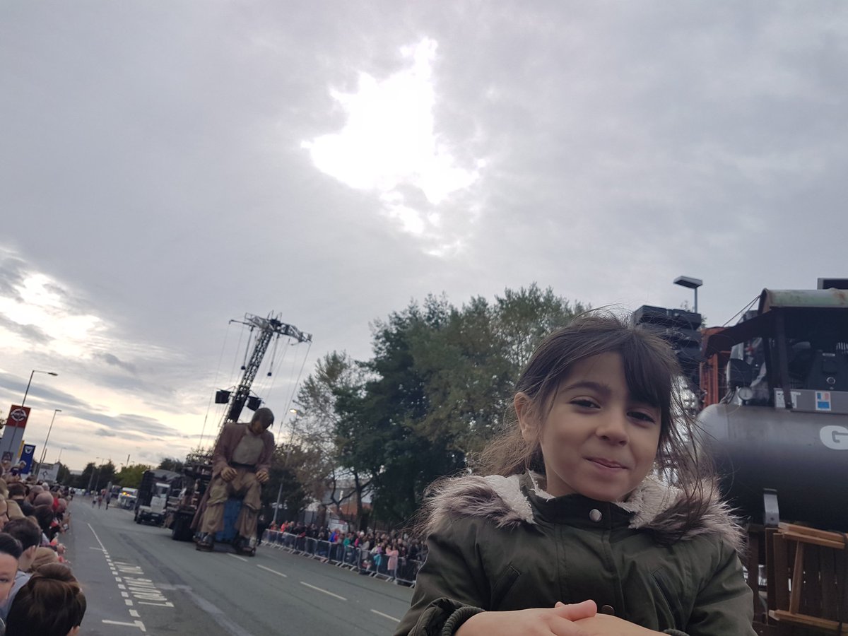 nazihaSai's tweet photo. #smithdownextra
#LiverpoolGiants
Dina enjoyed #giantspectacle this week end. It was amazing πππ https://t.co/DeRV6FXaap