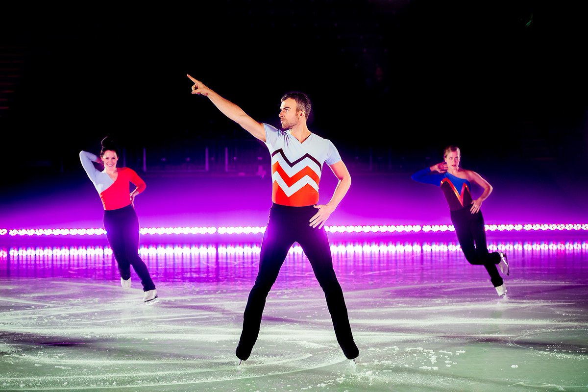 Skating lesson. Skating lesson. Эмбер фигуристка. Тарасова морозов фото. Ice skating top view.