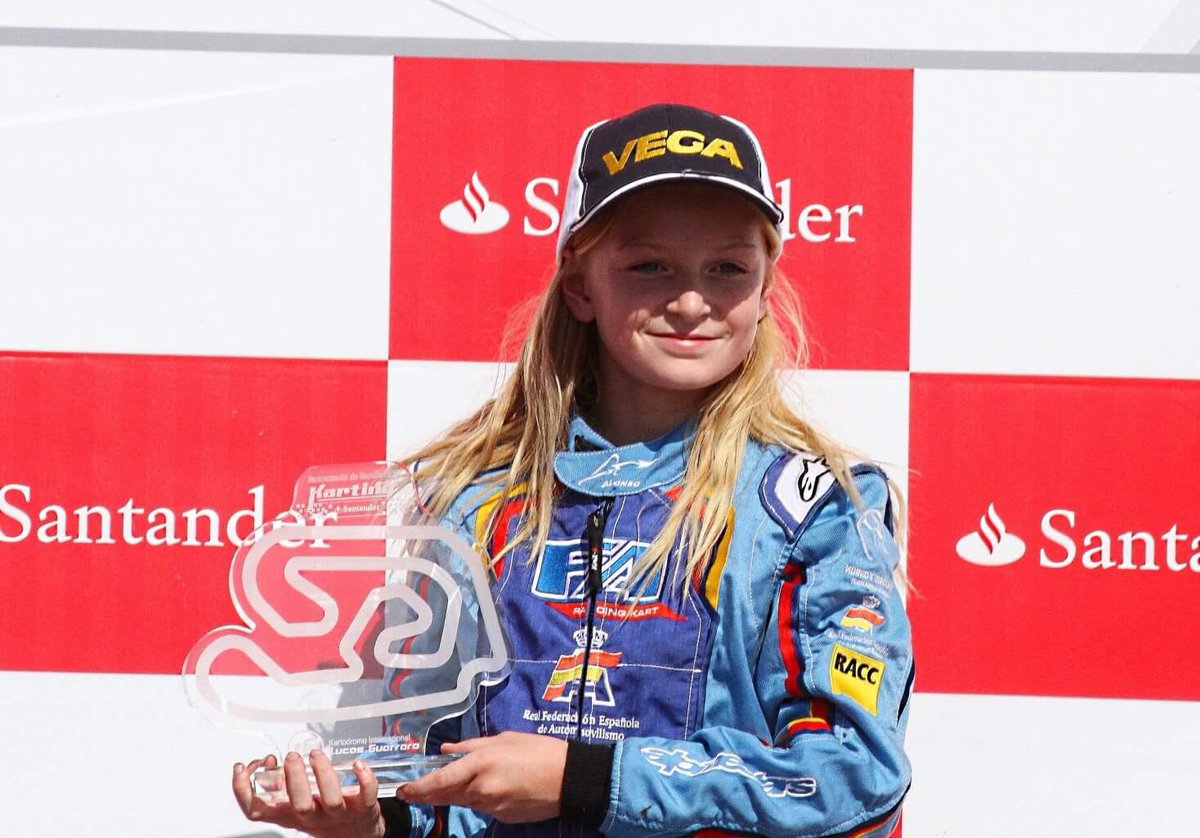 IreneNavas75's tweet photo. Remontada que me hace subir tercera al podium en el Cto de España Academy!🥉🤩
Tras los problemas de ayer y saliendo 11ª, parecía que todo volvia a ir sobre ruedas con el 4º mejor tiempo en el warm up
Cada dia me siento mas fuerte, cada carrera me sirve para aprender mucho mas 💪🏽 https://t.co/B6WdzzAWu4