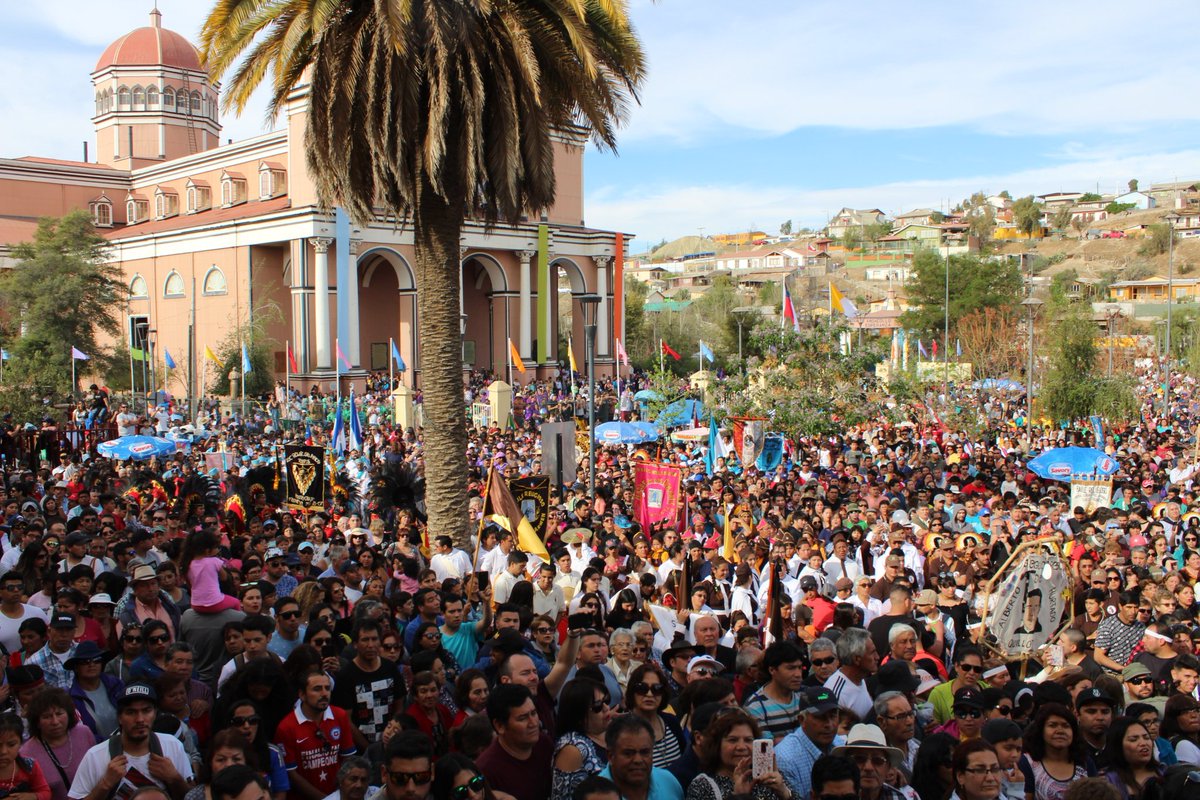 ArzobispadoLS's tweet image. [ESTA TARDE] Multitudinaria manifestación de fe se vivió en lo que fue la tradicional procesión por las calles de Andacollo en la edición 2018 de la Fiesta Chica en honor a Ntra. Sra. del Rosario