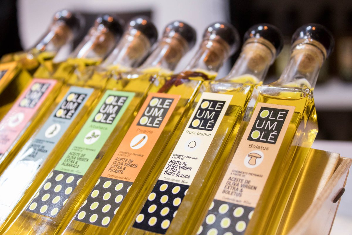 Compartir con los tuyos buenos alimentos es compartir felicidad. Como cuando añades a tus recetas un toque con los aceites aromatizados de <a href="/OleumOle/">Oleum Olé</a>