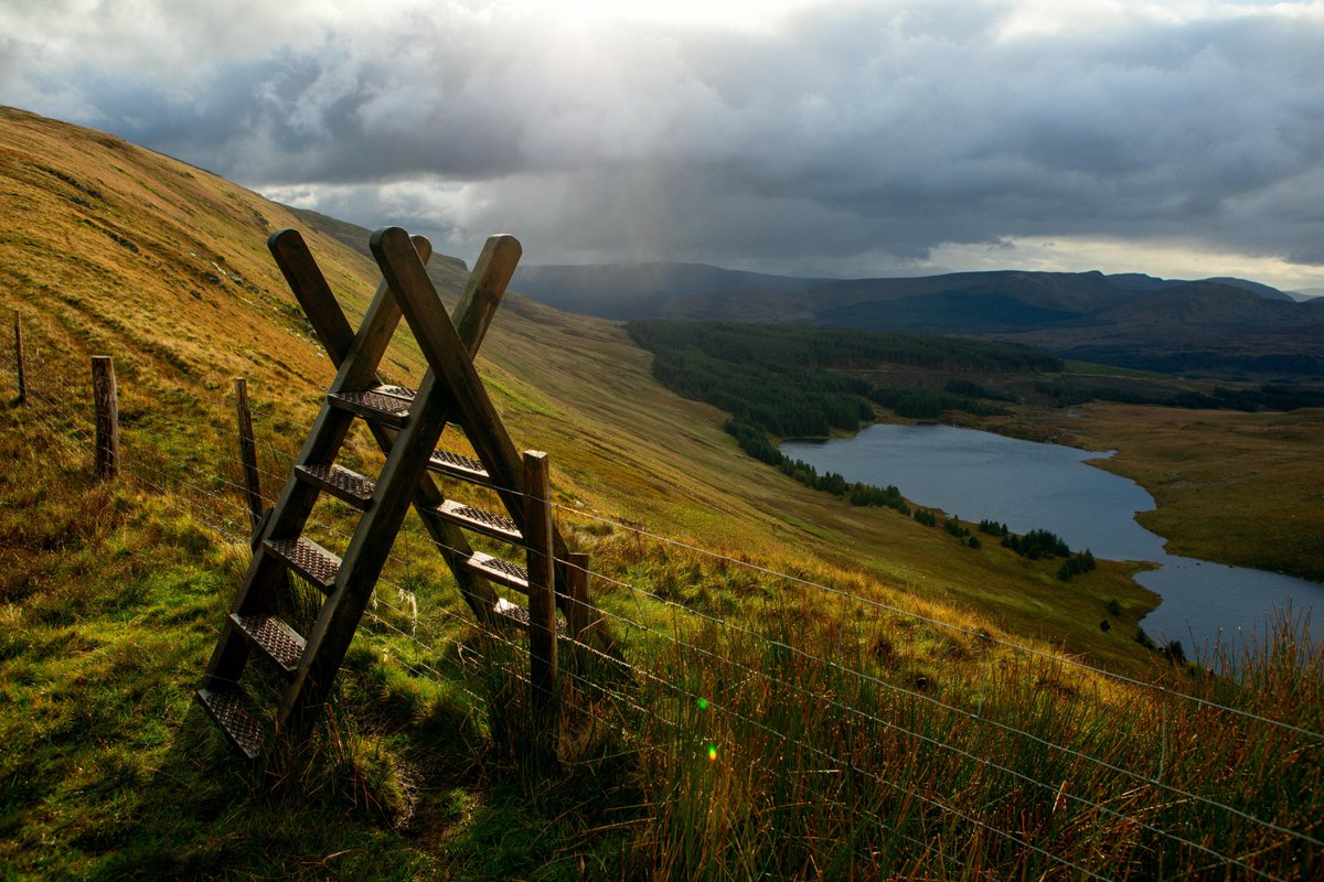 Watching the passing squalls on the Southern side of Moel Siabod. Great to be part of another great fund raising charity event for the #youthadventuretrust, with the amazing effort from all the House Builder Teams.
#HBMM2018 #photographer #Snowdonia #event