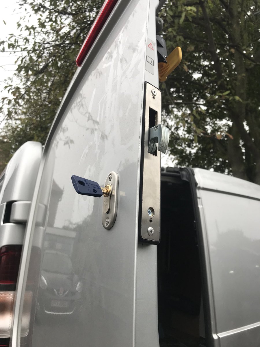 vanlocks's tweet image. If you need something better than “normal” deadlocks for the van then you need these. Backed up with our plate to protect the barn door latch for the Vauxhall Vivaro, Renault trafic, Nissan NV300. Available online soon at vanlocks.co.uk #Vansecurity #vanlocks #vanlife