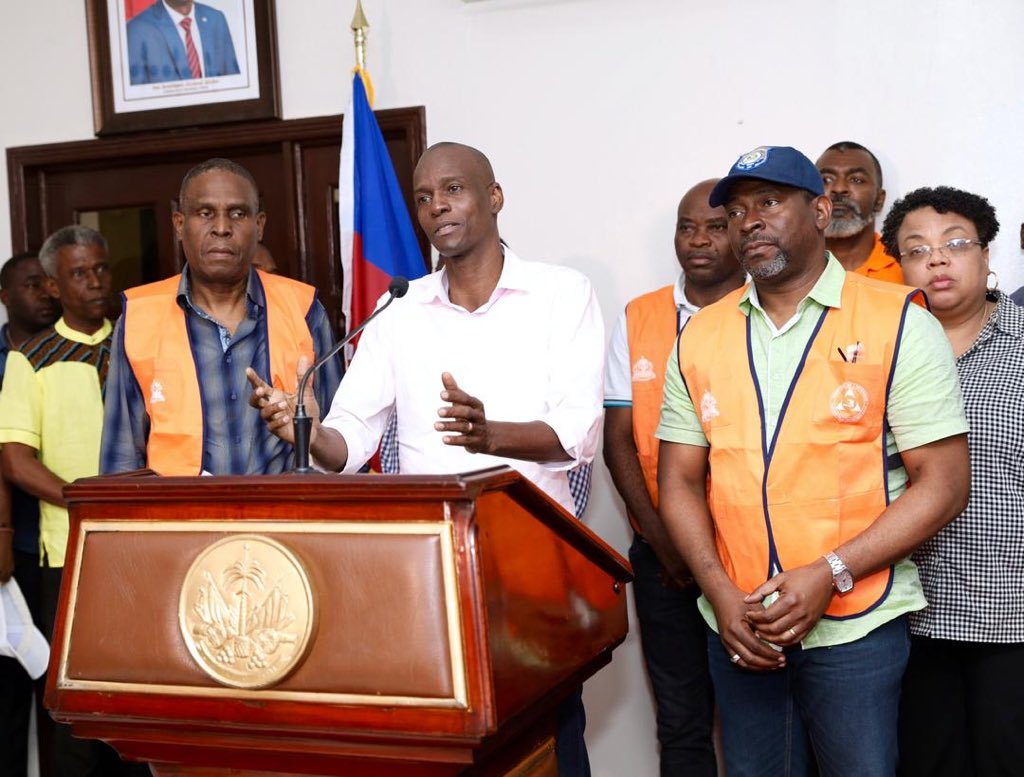 moisejovenel's tweet photo. Actuellement au salon diplomatique de l’Aeroport International Toussaint Louverture pour présenter, à travers un point de presse, le bilan de ma tournée dans le Grand Nord après le passage du séïsme du 6 octobre 2018. https://t.co/V4PDnvh7Xc