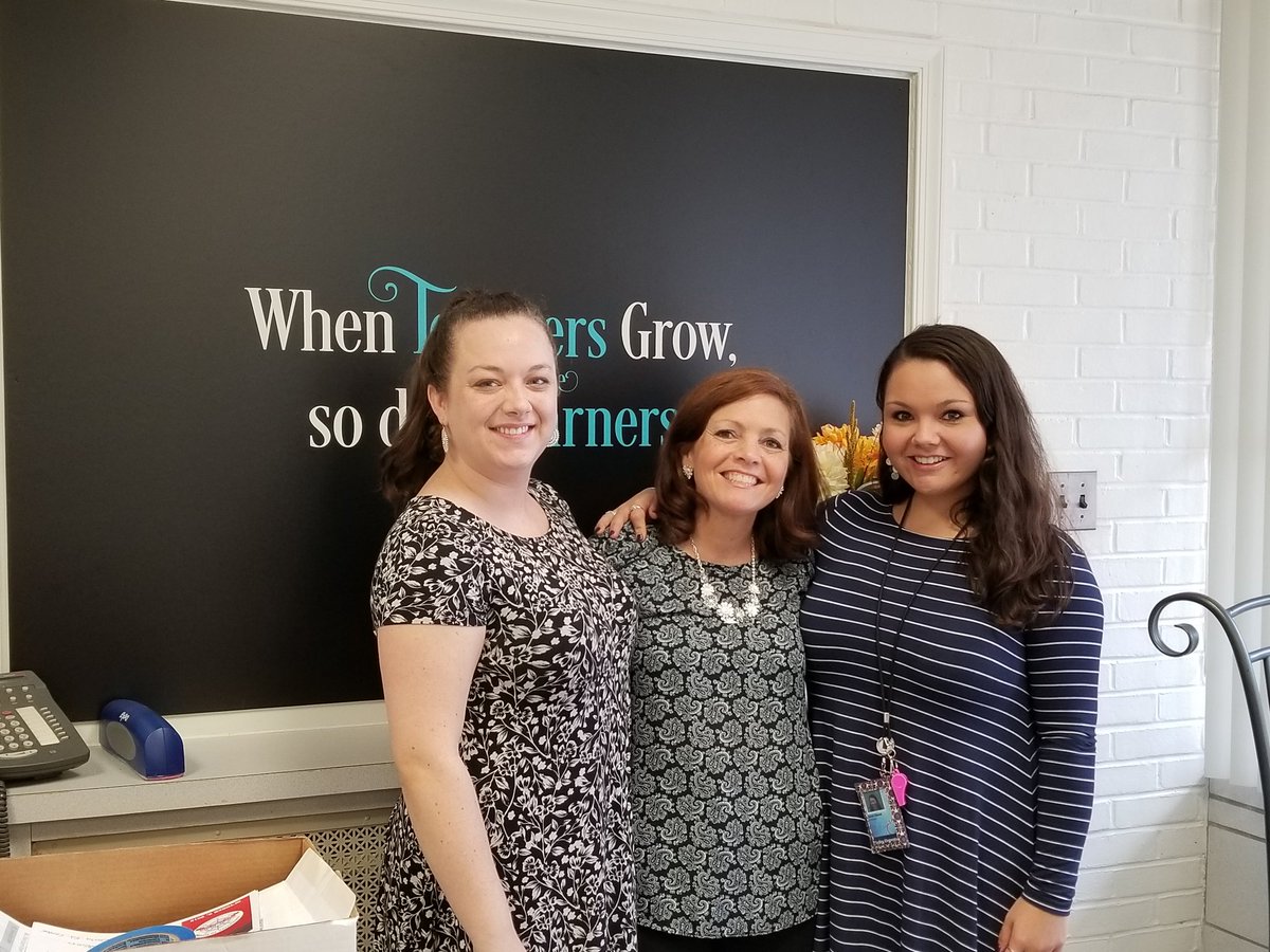 SharonS02756907's tweet photo. Mother and daughters learned together at the TL Conference #aacpstlc18 https://t.co/e1dl5Ky9qr