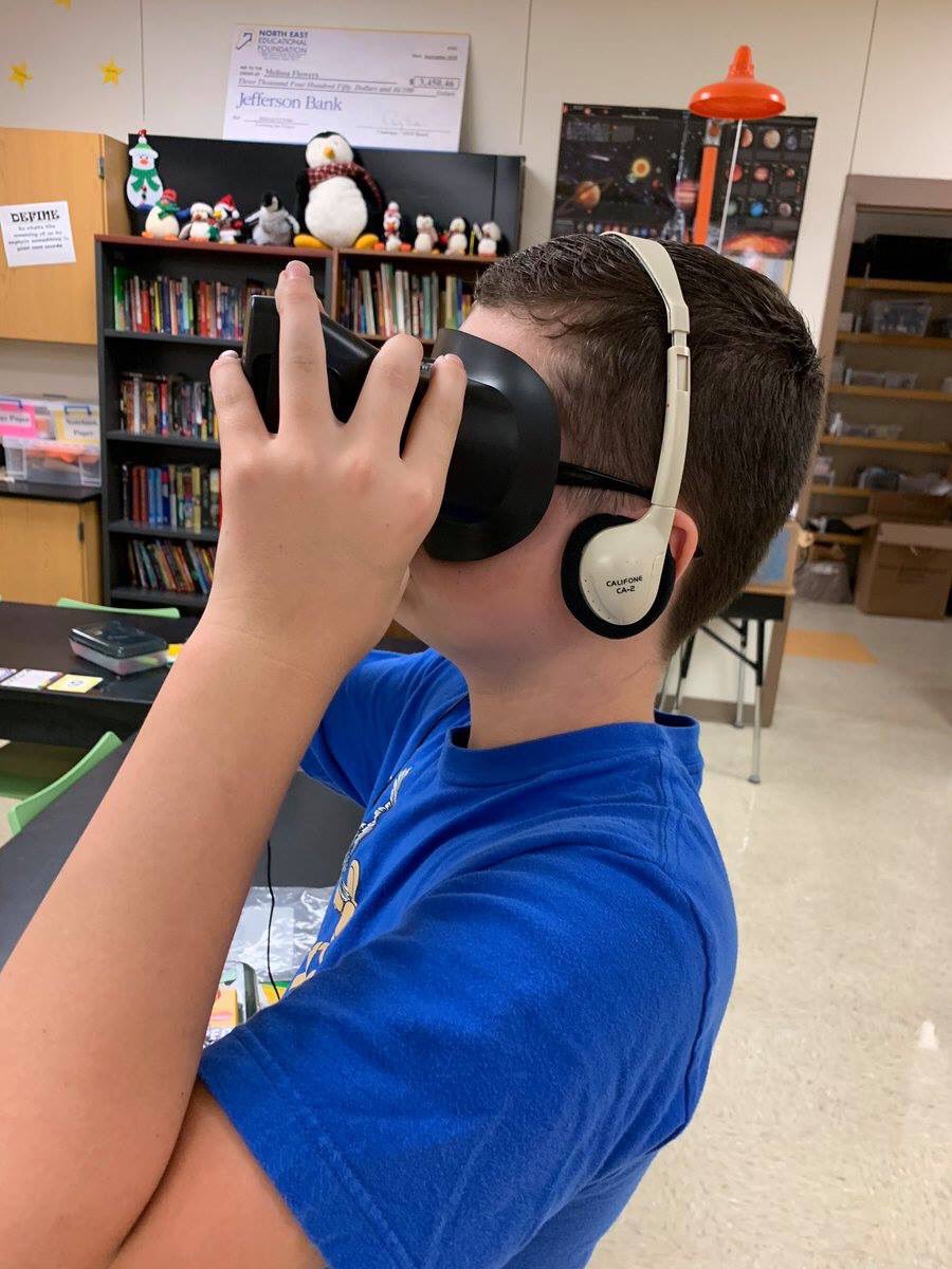 NEISD's tweet photo. DATA at Ed White MS takes a journey inside a cell thanks to VR technology! #theNEISDway https://t.co/uUCn6425m2