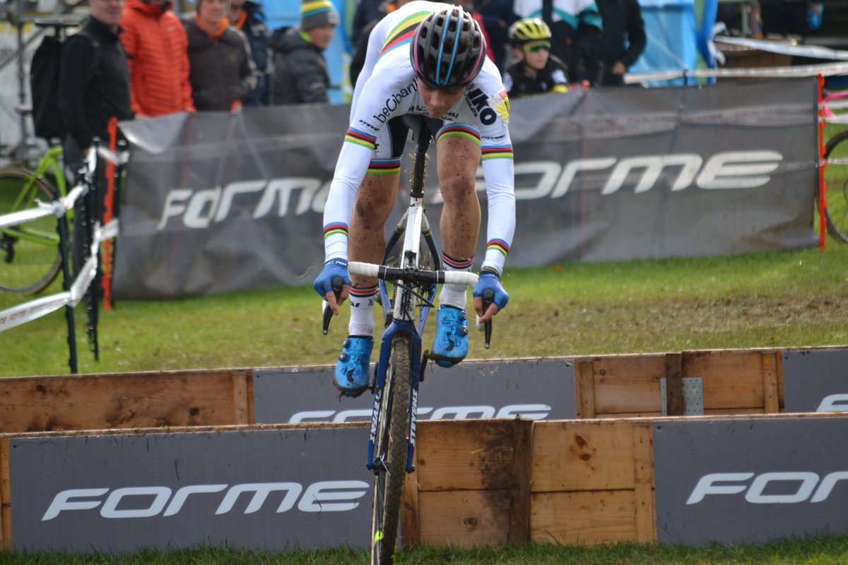 BUNNY HOP made easy ask @BTulett98 <a href="/DerbyCyclocross/">Derby Cyclocross</a> <a href="/BritishCycling/">British Cycling</a> <a href="/ChallengeTires/">Challenge Tires</a> <a href="/IKO_Beobank/">IKO-Beobank</a> #NationalTrophy