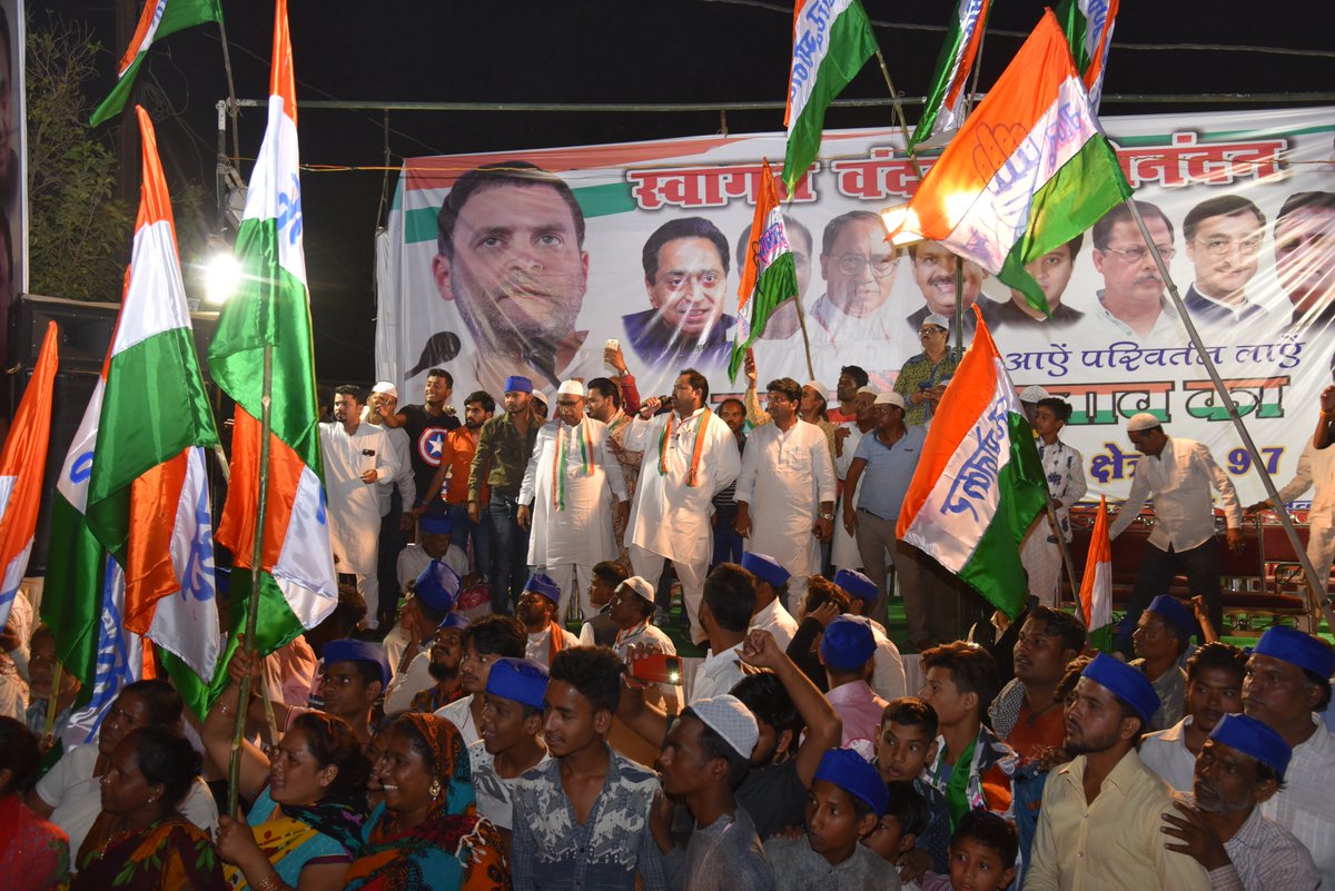 gajjusonkar's tweet photo. #RahulGandhiInJabalpur @INCIndia के राष्ट्रीय अध्यक्ष श्री @RahulGandhi के प्रथम नगर आगमन पर पूर्व विधानसभा 97 कांग्रेस नेता गजेन्द्र सोनकर गज्जू द्वारा हजारो कार्यकर्ताओं के साथ स्वागत किया और 2000 लोगो को कांग्रेस की प्राथमिक सदस्य्ता दिलाई @WithPGV #CongressSankalpYatra https://t.co/uOhwnXnNbM