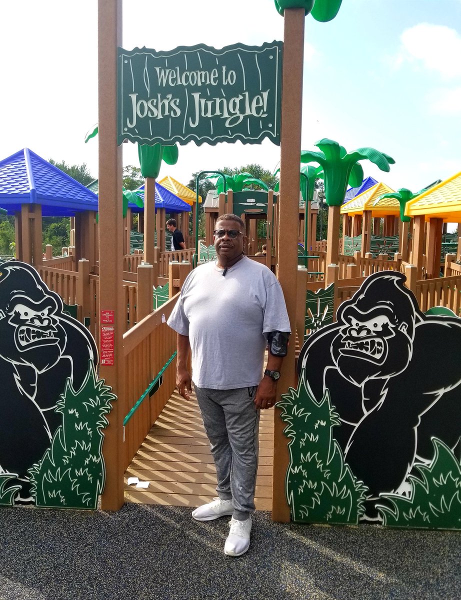 2DamnFat's tweet photo. At suicide prevention walk in Hamden Ct. My first 5K walk of 2018 I am progressing to release my obesity. Please join me in fight against obesity and suicide. https://t.co/axZnbxEEnt