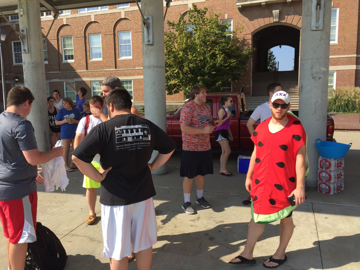KurtReiber's tweet photo. Before the #Mayhem of @LambdaChiUC #WatermelonBash Thanks for your ongoing support of @FreestoreFB & @FeedingAmerica https://t.co/zfQ1dVvKzx