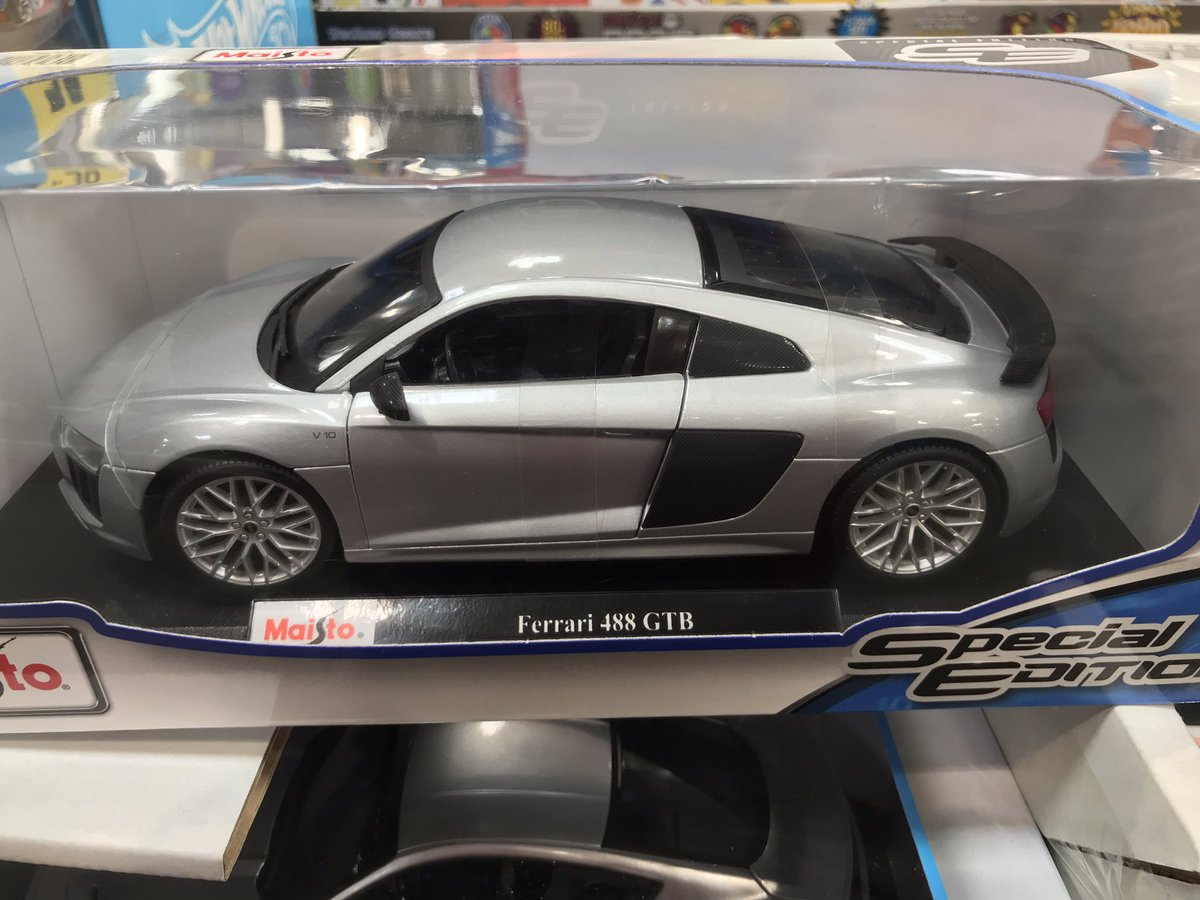 texanhombre's tweet photo. Wait a second... thatβs not a Ferrari!!! #QualityControlFail https://t.co/Zrg3iZ4Unr