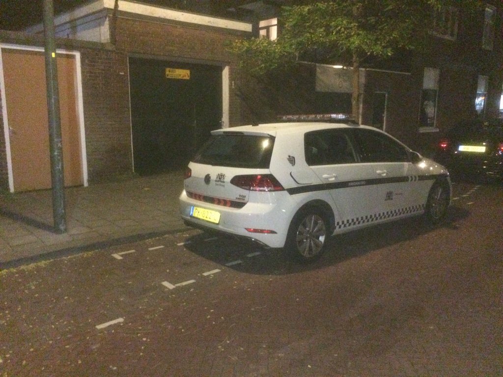 FutureNRG_'s tweet photo. @GemeenteDenHaag O ja en parkeerbeheer parkeert zelf ook voor uitritten hier id straat. https://t.co/eIPTqIrJt6