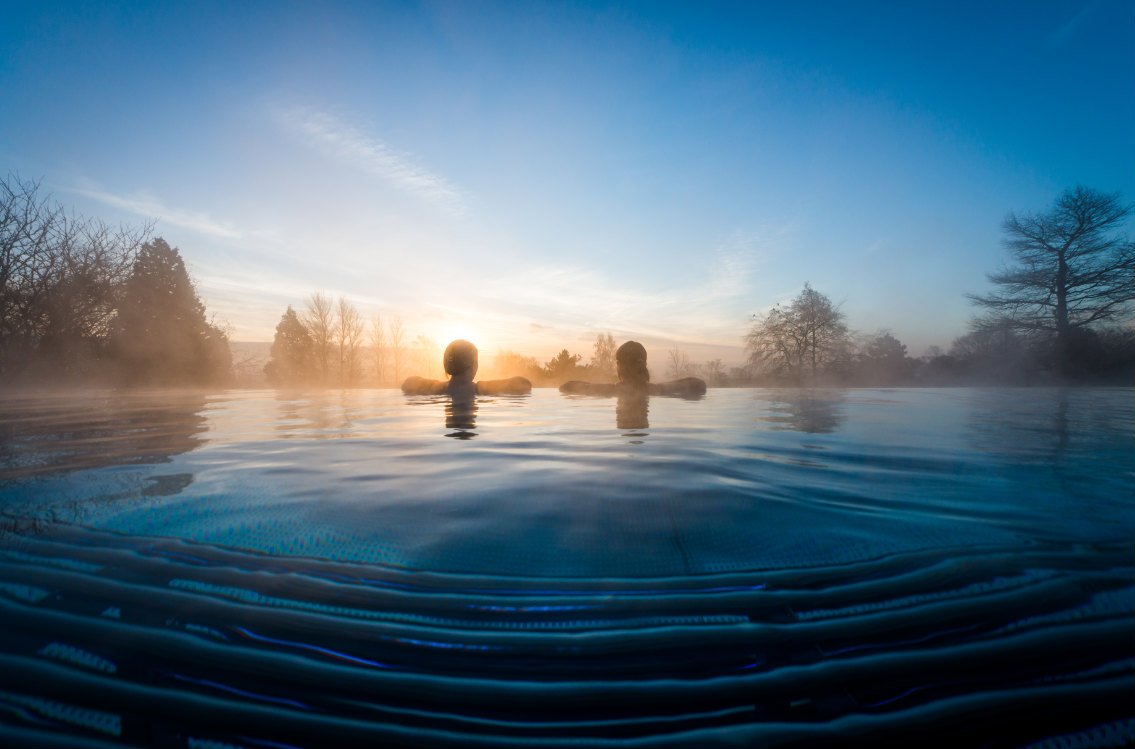 ragdalehall's tweet photo. How do you like the sound of spending #Christmas morning overlooking the glistening frost-covered countryside from our heated #RooftopInfinityPool? Christmas at Ragdale is the ultimate festive celebration: https://t.co/TYKWqmmrNv #AChristmasLikeNoOther https://t.co/jvCQKIecxm