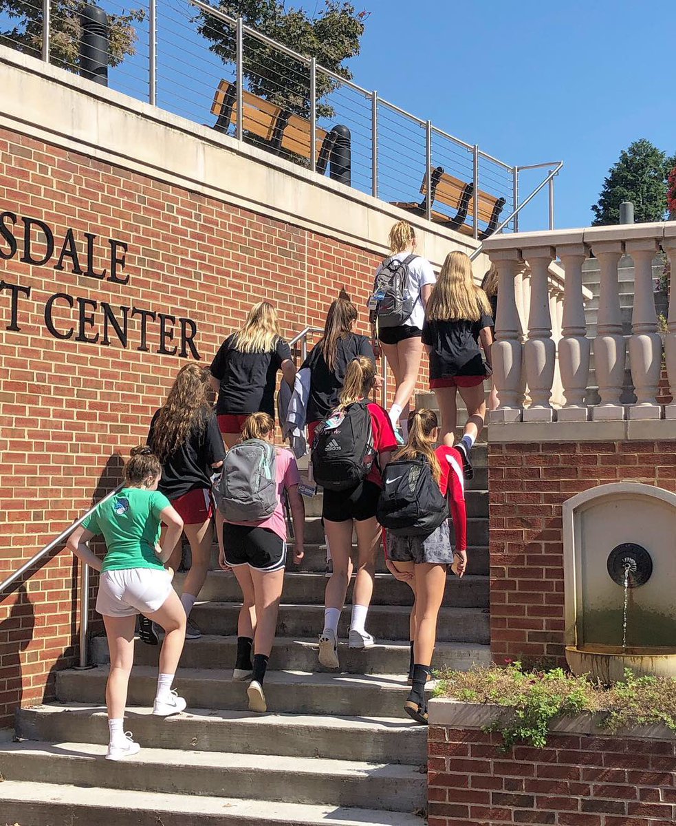 Lynchburg_vb's tweet photo. What a perfect day to host our prospects! ☀️ Thank you to all the girls that made the trip out to join us! #GoHornets #ULVB https://t.co/4nqCWlwM36