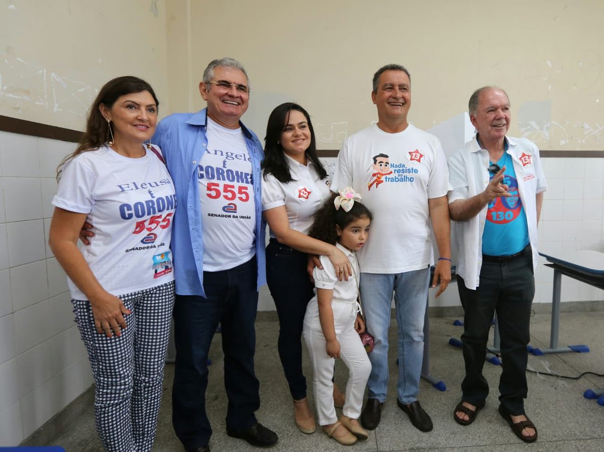 angelocoronel_'s tweet photo. Time que vota unido, permanece unido! Faltando nosso Galego @jaqueswagner que não vota em Salvador! #TimeDoTrabalho https://t.co/dMT2IfPbc6