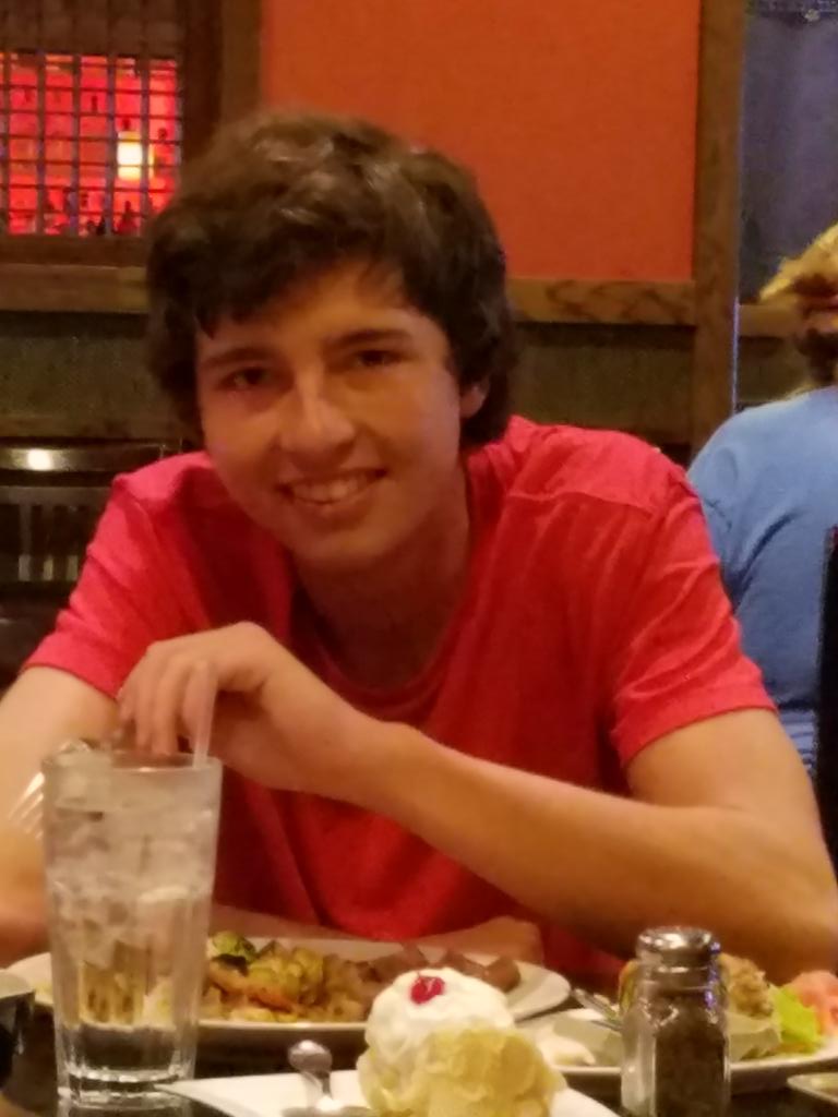 bharris2000's tweet photo. Birthday lunch for @Collin_Harris22.
Happy 19th Birthday!
So proud of you!
#onlyadaylate
#timeflies https://t.co/EGbIGbMEma