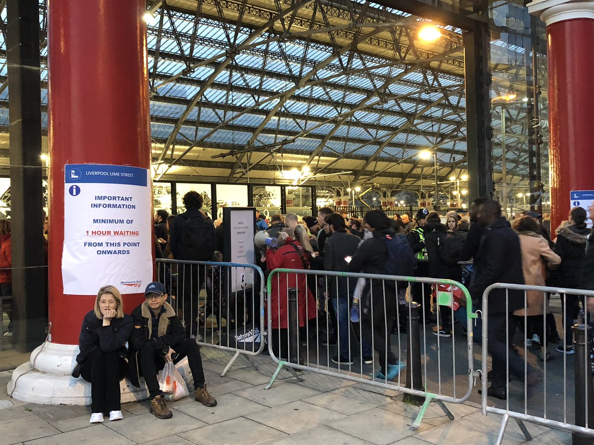 bbcmerseyside's tweet photo. Queues almost back out of the door at Liverpool Lime Street station as Liverpool vs Man City ends combining with those who were visiting the city for the #GianteSpectacular https://t.co/5LQQUlo4XB