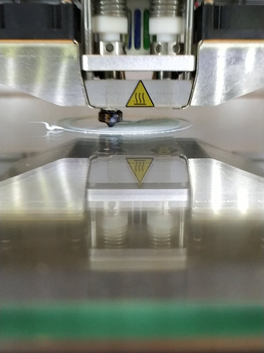 kampos91's tweet photo. Printing another time with my 3D printer. Good first layer is a must when printing with FDM https://t.co/Z9PgYjp3Et