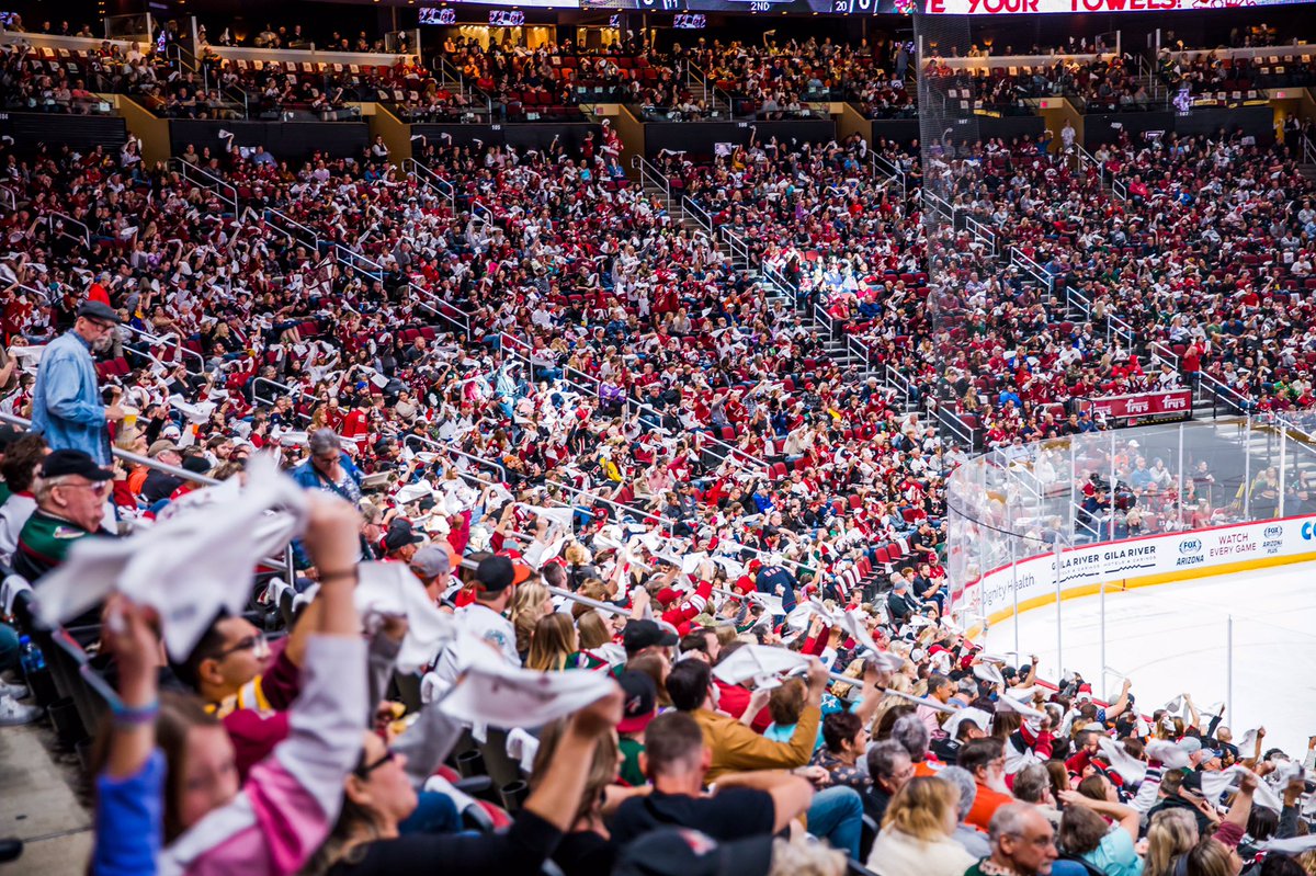 Thank you for PACKing the place last night.  We love #OurPack. 🖤 https://t.co/svJgDvEQDm