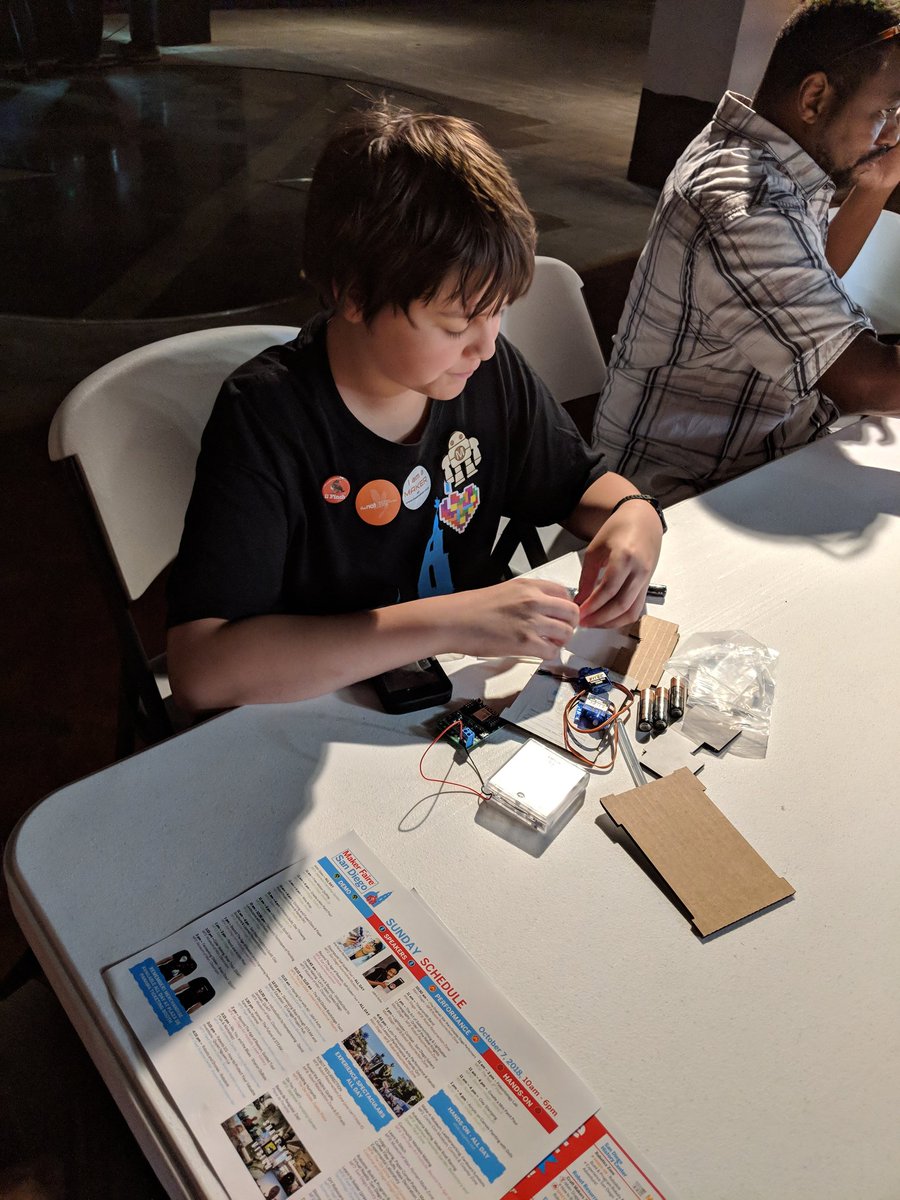 SDMakerFaire's tweet image. #make your own #sumobot 🤼‍♀️🤖🏎️ with @Addicore to duke it out with other #makers at @ComicConMuseum #MakerFaire #makerfairesandiego
