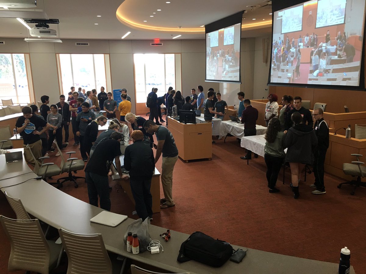 The hackers have finished their projects and judging is now underway!! May the best hack win!! 💻📱🔨