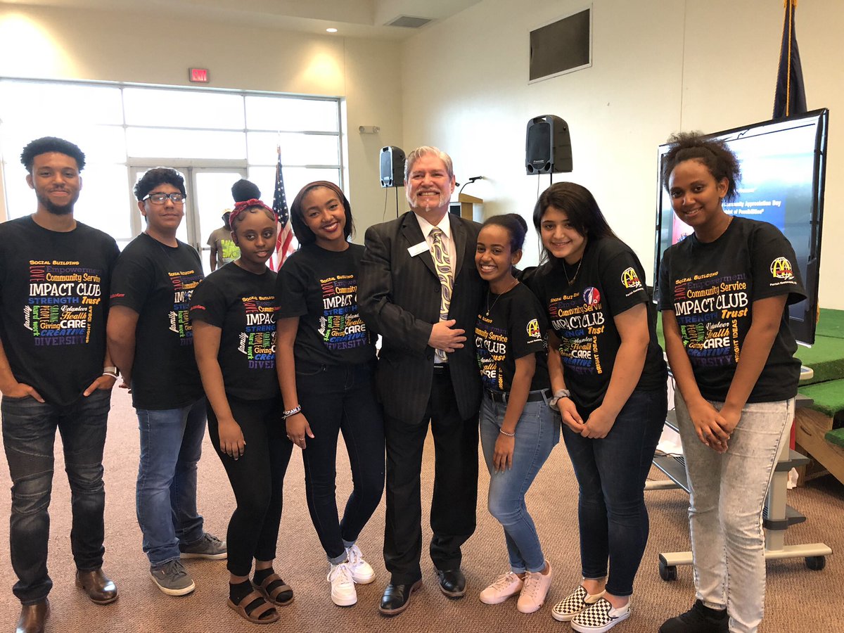 IMPACTClubBHS's tweet photo. Yesterday, the IMPACT Club volunteered at Community Appreciation Day hosted by Congresswoman Eddie Bernice Johnson where we got to meet some important figures in our community! https://t.co/e9RXTSXZ15