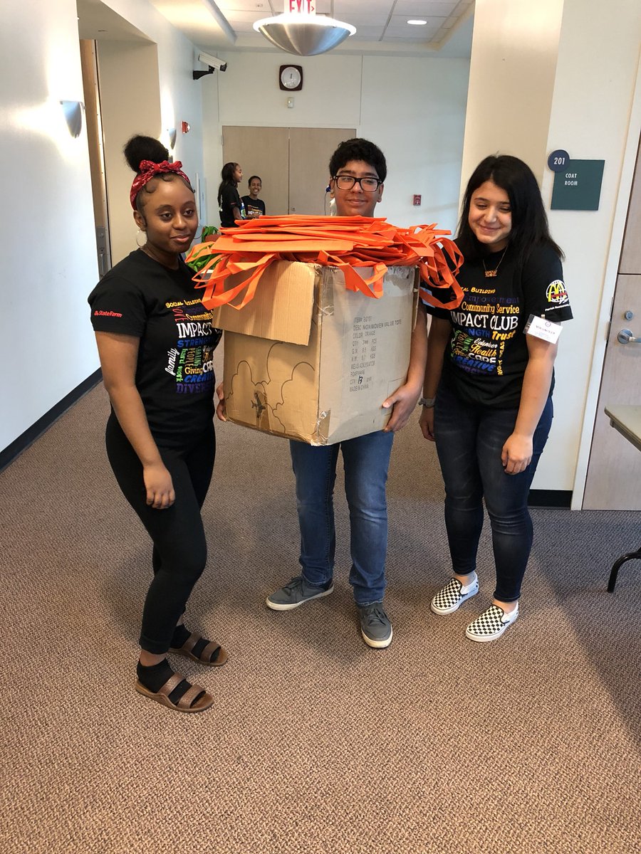 IMPACTClubBHS's tweet photo. Yesterday, the IMPACT Club volunteered at Community Appreciation Day hosted by Congresswoman Eddie Bernice Johnson where we got to meet some important figures in our community! https://t.co/e9RXTSXZ15