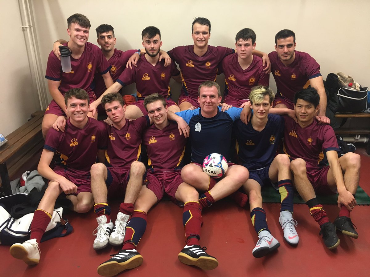 C_MetFutsal's tweet photo. Fantastic experience for our new squad members today with great performances all round 👏🏻 10-3 loss against a very good @CdfUniFutsal side. Looking forward to the upcoming season 🙌🏻 https://t.co/u8V1ufSjOq