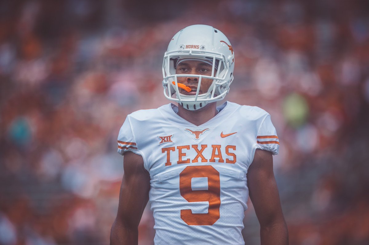 TexasFootball's tweet photo. Top 10. Texas rises to 9 in the @AP_Top25 poll! #ThisIsTexas #HookEm https://t.co/bJqzqpIshd