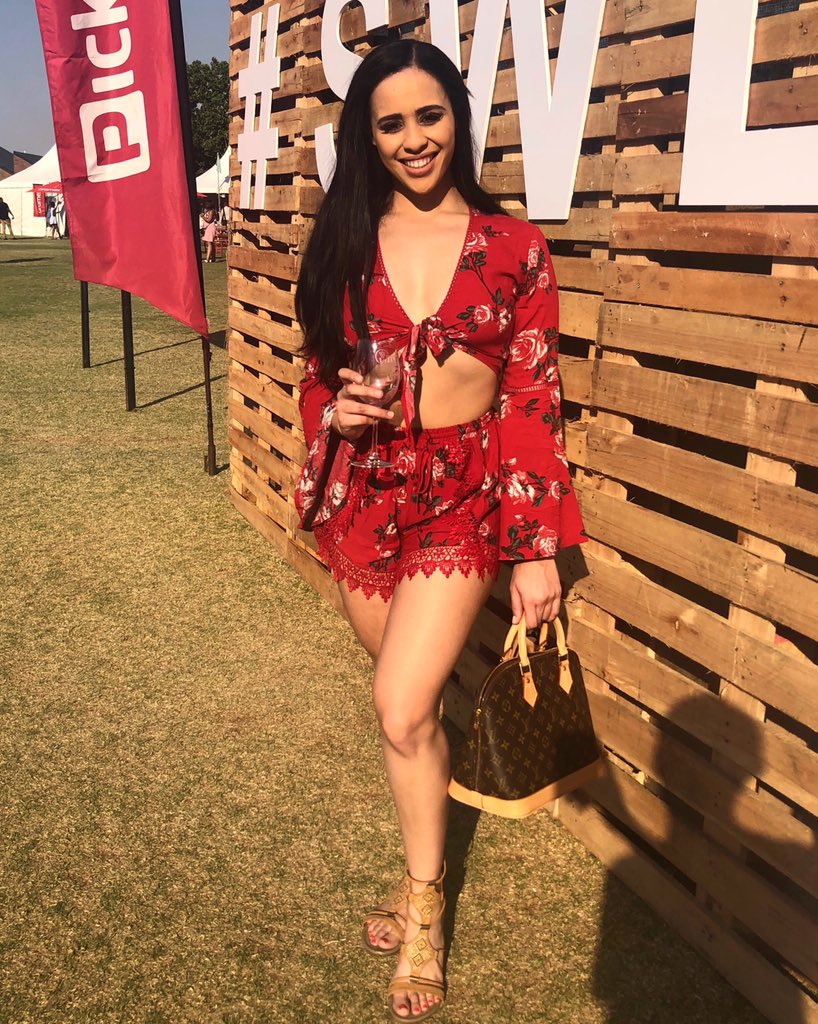 Nicole_Bessick's tweet photo. Fun in the sun at the @stellwinelive ☀️🍷❤️ #SWL2018 https://t.co/r3jM8ofRPR