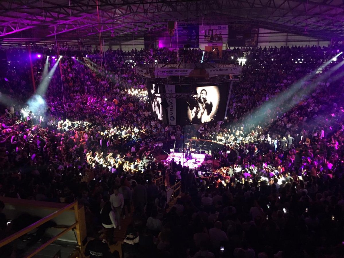 Así la noche de ayer en Guadalajara !!!! 😍😍😍😍😍😍 #EdithMárquezGDL