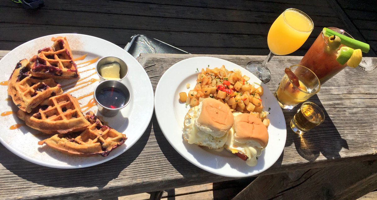 BRUNCH IS ON FIRE!!! #blueberrywaffles #breakfastsliders #hashbrowns #mimosa #bloodymary #breakfastshots #cheesegrits