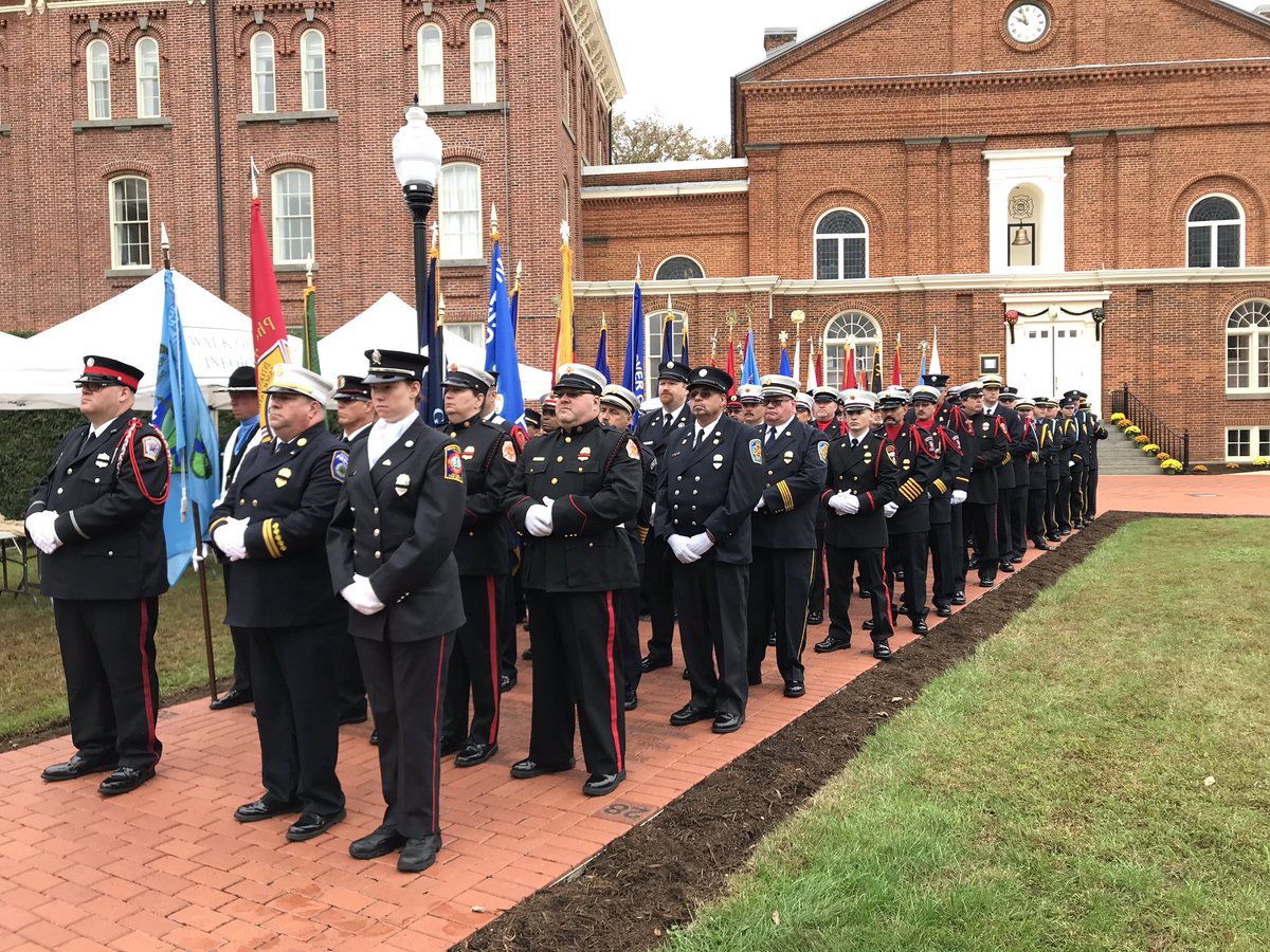 LCFR_HG's tweet photo. Honor Guards stand ready for the ceremony to begin. #FireHero2018 https://t.co/qdloFcmhyx