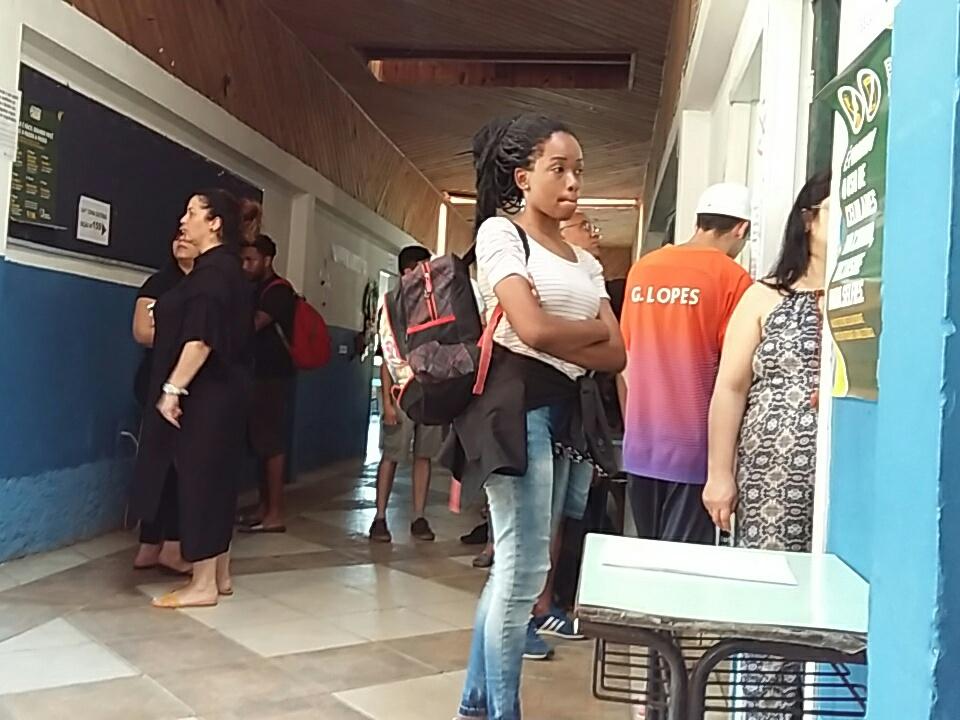 Eleição acontece pacificamente na Zona Sul de Porto Alegre, na Zona Eleitoral 161. #ulbraeleicoes2018