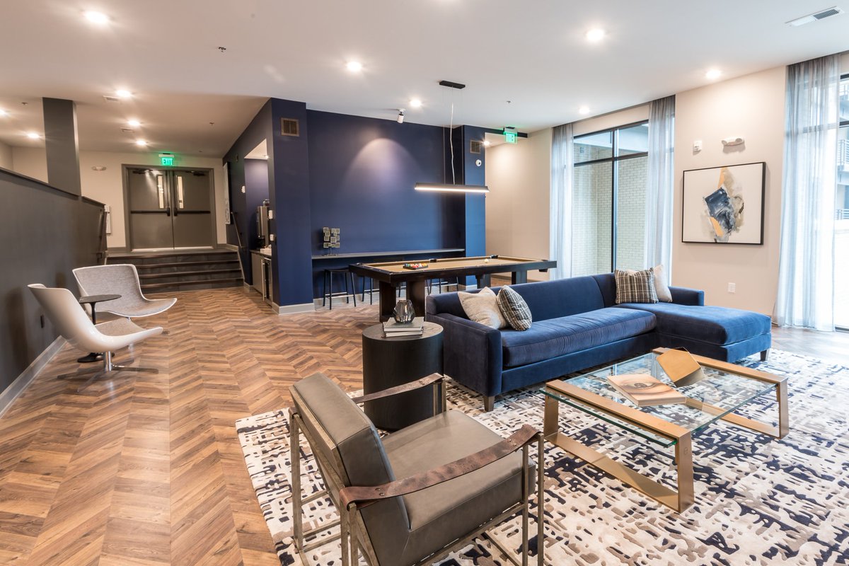 SojournGlenwood's tweet photo. Our lounge has more legroom than a mannequin factory!
🍗
https://t.co/sPvOT0X5Sx
#Raleigh #RaleighNC #LoungeLife #LoungeLarge https://t.co/36ntpXnRUm