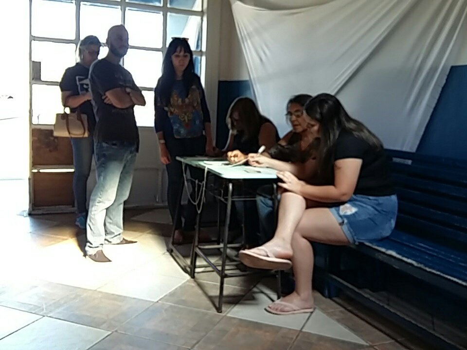 No bairro Aberta dos Morros há grande número de pessoas justificando na zona eleitoral 161. #ulbraeleicoes2018