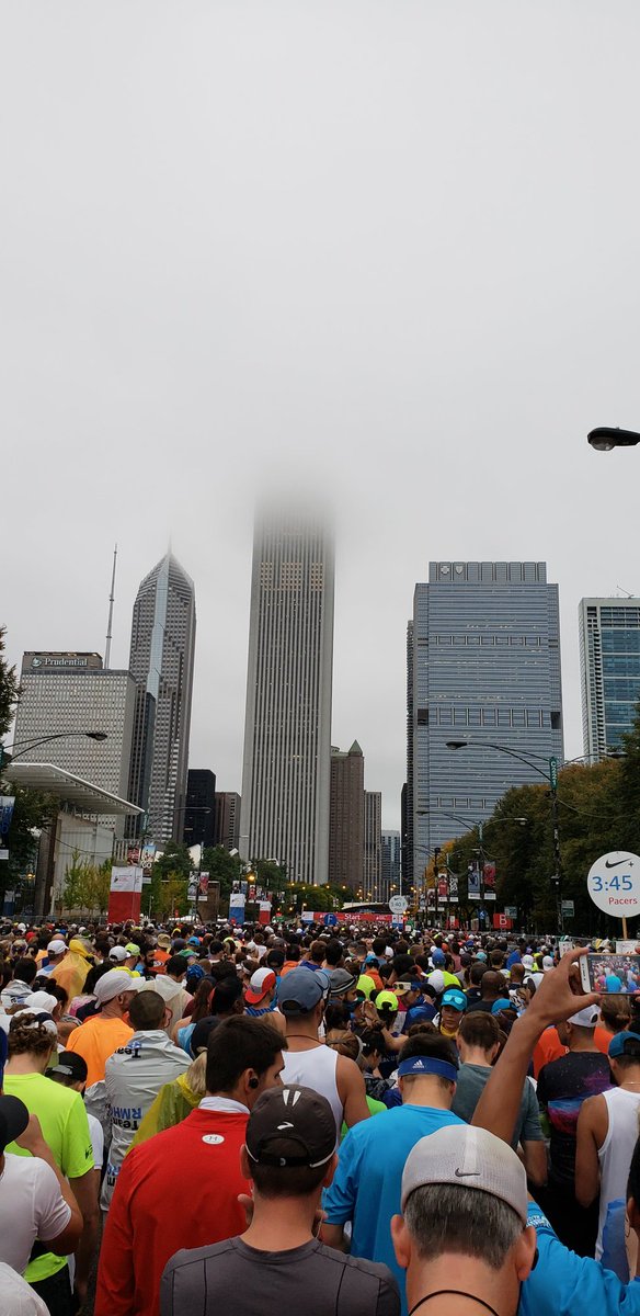 I did it, just 2 weeks out from the Berlin Marathon and have earned my 3rd Chicago Marathon #chicago #chicagomarathon #chicagomarathon2018 #berlinmarathon #worldmajor #abbottwmm #run #runningintherain #marathon #teampaws #paws #pawschicago #runnersofinstagram #runfortheirlives