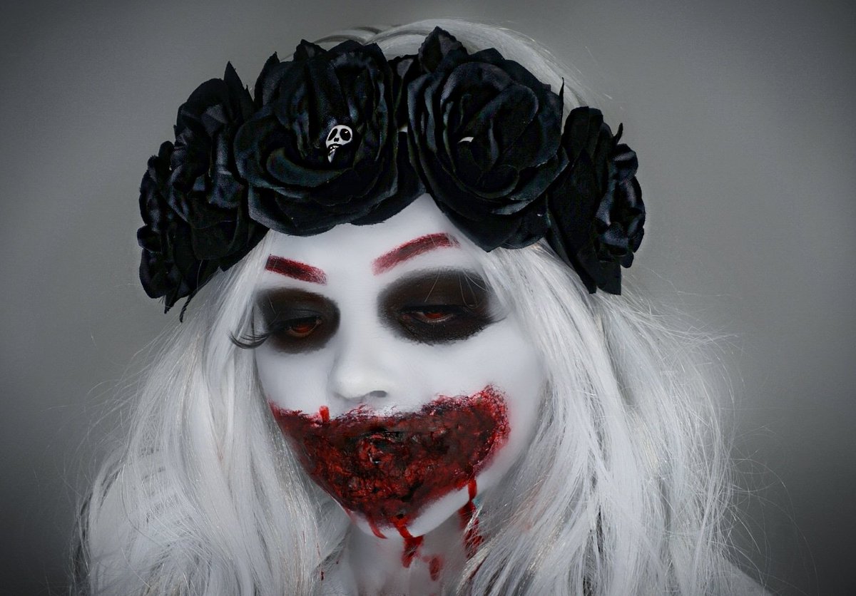 marshae05's tweet photo. I love a good challenge! Using a @MEHRONmakeupNYC Liquid Latex and @SpiritHalloween paints and blood #halloween #spfx #sfx #sfxmakeup #makeip #mehronmakeup #halloweenmakeup https://t.co/2ZLTcaKfUQ