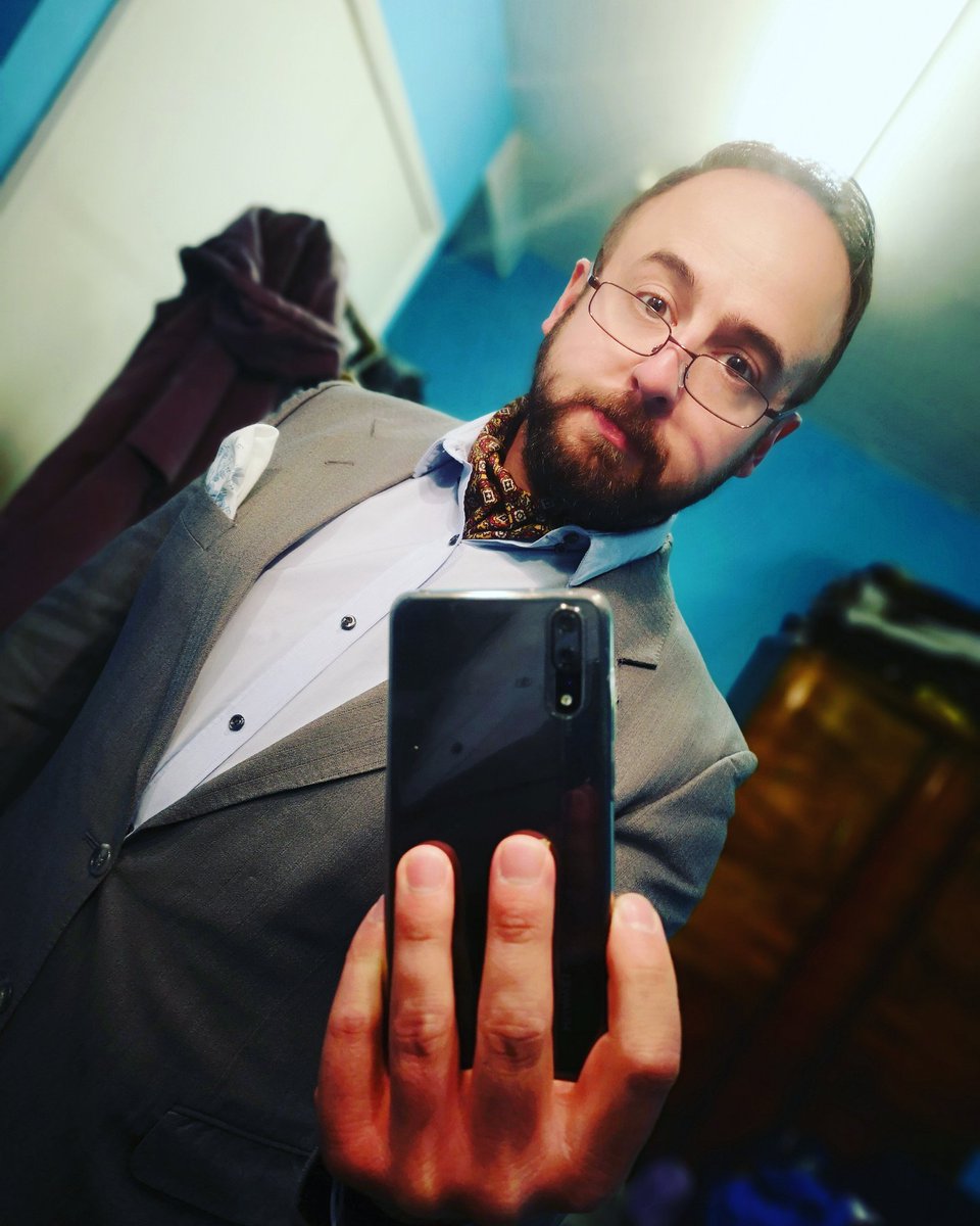 No, I ain't auditioning for bargain hunt....
Next week I will be playing ze Doctor Einstein (not Albert) in Arsenic and Old Lace 🎭

#actorslife #tothestage #intheartsdarling