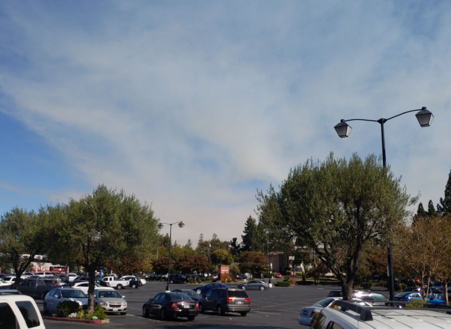 kron4news's tweet photo. HEADS UP: If you're seeing smoke in Contra Costa County right now -- it's from 2 fires burning in Solano County https://t.co/KKdmMITgt6 https://t.co/FwEfN2VYEf